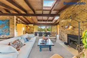 Arcadia Stunning Manor Tennis & Pool & Hottub - Image 2