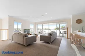 Saratoga Avenue, 52, Signature House - Image 3