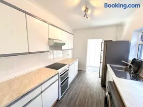G&P City Luxury with 5G Wifi and Free Parking - Image 2