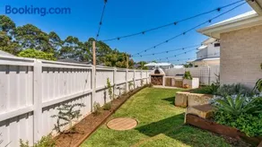 Bangalow Breeze - Lovely Pool - Walk to Centre - Image 2