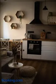 KVARTÝR - apartmán v centru na náměstí - citlivě zrekonstruovaný - Image 2
