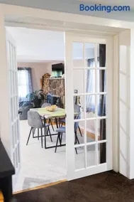 Cosy and Charming 2-bedroom apartment - Image 4