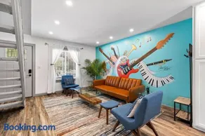 Cool Vibes Music Capital SoCo Townhome! - Image 1