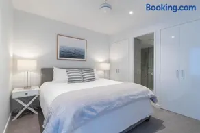 Bokarina Beachfront Apartment - Image 4