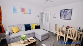 E2M Stays Beautiful House Close To Heathrow Airport- Walking Distance To Thames River - Image 5