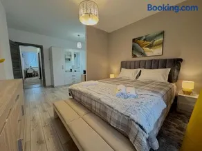 Dorian's Apartments - Velvet - Image 2