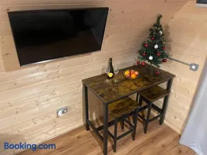 Executive Pod and Jacuzzi - Image 2