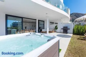 797 HOLIDAY RENTALS - Lujoso apartamento para 6 con jacuzzi en Higueron - Image 1