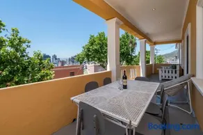 Trendy BoKaap apartment with exquisite views - Image 2