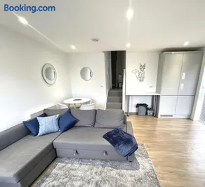 La Fontaine Court Apartments - Aldershot - Image 3