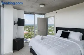 Condo in downtown oak city highrise - Image 1