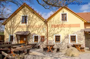 Restaurace & Penzion U Tří Jasanů - Image 1