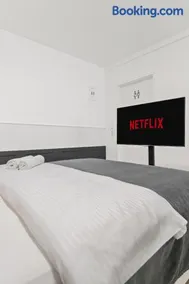 Cozy Cologne Premium Apartment with free parking! NEW! - Image 2