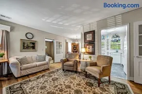 Charming 2BR - Antique Cottage - Image 1