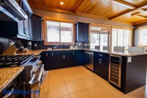 The Trail House 7BR Sleeps 18 Spacious Retreat - Image 3