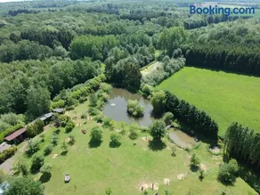 le bateau sur lac privé de 2 hectares poissonneux au milieu des bois - Image 2