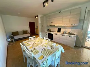 Casa di Tom con balcone, parcheggio e self check in - Image 2