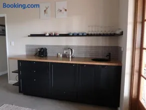 Blue Wren Studio Apartment - Image 3