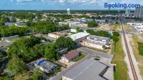 Downtown Gulfport- Walk to the Beach, Casinos, Restaurants - Image 3