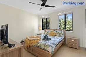 Hawks Nest Hideaway | Spa, BBQ, Bikes & Pool Table - Image 5