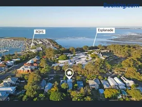 3BR15BA House w Parking Close to Eastwood Beach M8 - Image 1