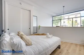 Le Mile End by M11 - 2 BDR Loft with Sofa Bed - Image 2