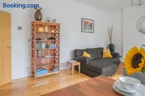 Chaucer Apartment - Image 5