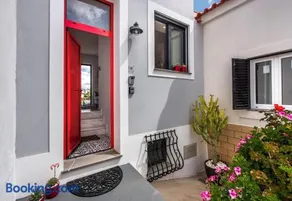 Casinha da Sorte - Stylish & Unique House - Image 2