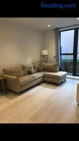 Central Camberley Apartment - Parking - Garden - Image 3
