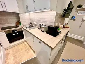 Beachfront Studio with Sea Views & AC, The Compact Coastal Crib - Image 3