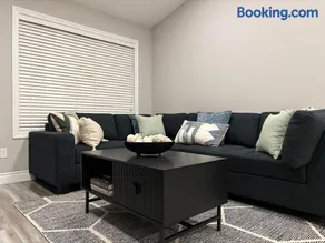 Executive Home in Windsor close to the airport - Image 4