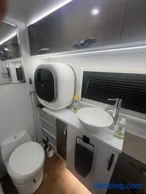 Gympie Luxury Caravan with ensuite bathroom - Image 1