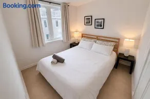 King West Private Rooftop Retreat - Image 2