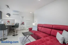 King Luxury Apartment with Private Pool - Image 5