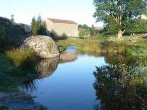 Maison de charme restaurée au bord d'un ruisseau avec terrasse, proche activités de plein air et confort moderne - Image 4