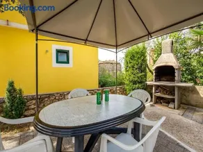 Pretty Apartment in Mandre with Barbecue - Image 1