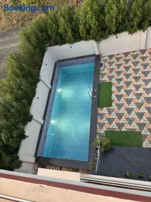 Silver Green Villa with Garden and Bath Tub - Image 1