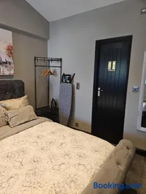 Luxury Room In Dudley - Image 3