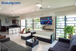 Elegant and comfortable villa in Real Montejo - Image 2