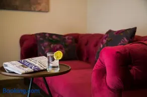 Maxuite Hotel in Home - Image 2