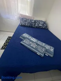 Casa Confortável com duas vagas de garagem e ótima localização - Image 3