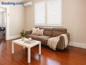 Mosman 3 BR Family Escape Near from the Beach - Image 2