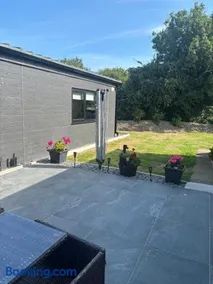 Modern 2 Bed Luxury Cabin Private Gated Estate - Image 2
