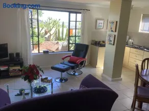 Cozy Garden apartment with amazing view - Image 4