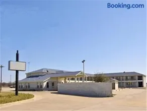 Summit Inn Hempstead - Image 5