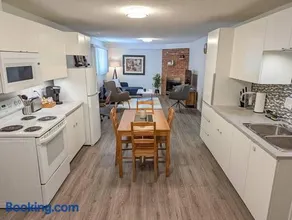 Modern 2 BDR Guest Suite in St Catharines Niagara - Image 3