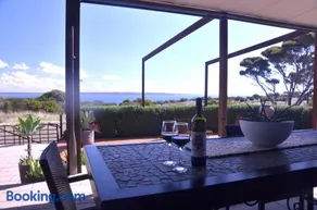 The Rusty Kangaroo Hideaway - Exclusive Ocean-View Couples Retreat - Image 5