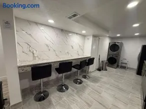 Spacious-3BR 3BA 10 min to DIA Private Entry - Image 3