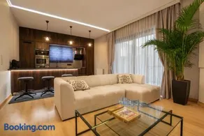 Top Floor Apartment near The Mall Athens - Private Parking - Image 1