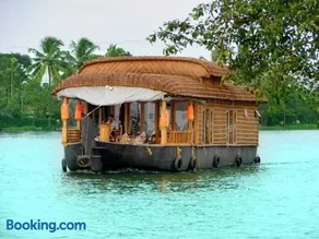 Abad Premium House Boat - Image 2